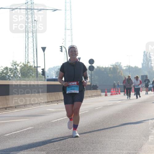 03.10.2025 - Köhlbrandbrückenlauf Luisa Fischer http://msf.ph/oto/8995896 03.10.2025 10:26:52 Position 3 3649 meine-sportfotos.de