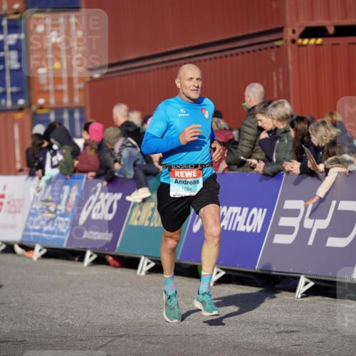 03.10.2025 - Köhlbrandbrückenlauf Michael Burmester http://msf.ph/oto/8995907 03.10.2025 09:58:28 Ziel 1094, 2962, 3749, 3836 meine-sportfotos.de