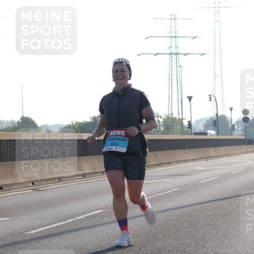 03.10.2025 - Köhlbrandbrückenlauf Luisa Fischer http://msf.ph/oto/8995914 03.10.2025 10:26:54 Position 3 3649 meine-sportfotos.de