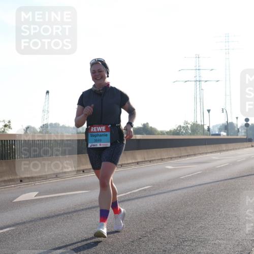 03.10.2025 - Köhlbrandbrückenlauf Luisa Fischer http://msf.ph/oto/8995920 03.10.2025 10:26:55 Position 3 3649 meine-sportfotos.de