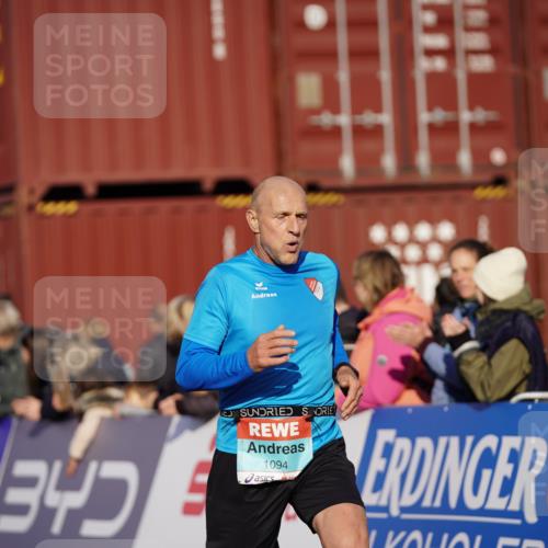 03.10.2025 - Köhlbrandbrückenlauf Michael Burmester http://msf.ph/oto/8995925 03.10.2025 09:58:30 Ziel 1094, 2962, 3749, 3836 meine-sportfotos.de