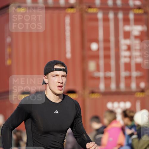 03.10.2025 - Köhlbrandbrückenlauf Michael Burmester http://msf.ph/oto/8995929 03.10.2025 09:58:31 Ziel 1094, 2962, 3749, 3836 meine-sportfotos.de