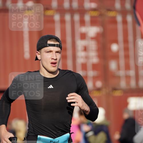 03.10.2025 - Köhlbrandbrückenlauf Michael Burmester http://msf.ph/oto/8995936 03.10.2025 09:58:31 Ziel 1094, 2962, 3749, 3836 meine-sportfotos.de