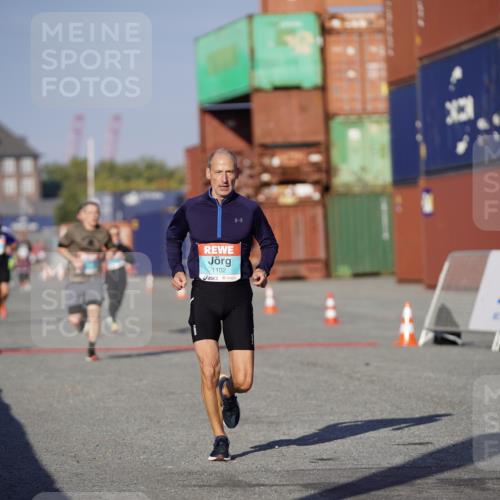 03.10.2025 - Köhlbrandbrückenlauf Michael Burmester http://msf.ph/oto/8995940 03.10.2025 09:58:38 Ziel 1102, 1142, 3749 meine-sportfotos.de