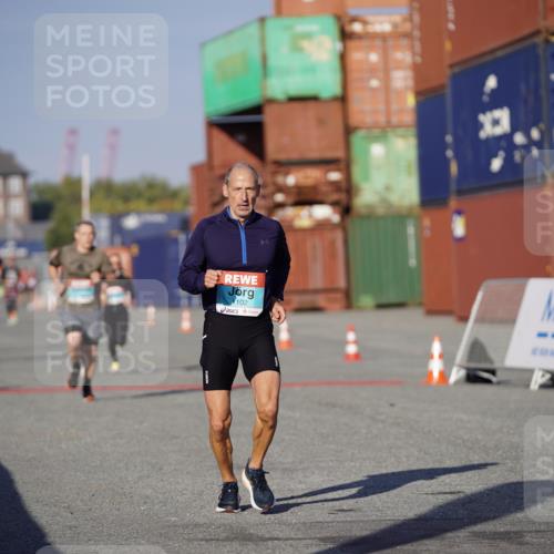 03.10.2025 - Köhlbrandbrückenlauf Michael Burmester http://msf.ph/oto/8995945 03.10.2025 09:58:38 Ziel 1102, 1142, 3749 meine-sportfotos.de