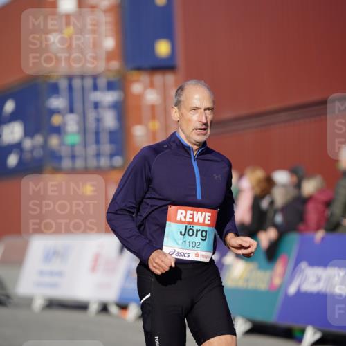03.10.2025 - Köhlbrandbrückenlauf Michael Burmester http://msf.ph/oto/8995959 03.10.2025 09:58:40 Ziel 1102, 1142 meine-sportfotos.de