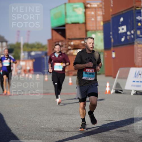 03.10.2025 - Köhlbrandbrückenlauf Michael Burmester http://msf.ph/oto/8995977 03.10.2025 09:58:42 Ziel 1102, 1142, 2302, 3174 meine-sportfotos.de