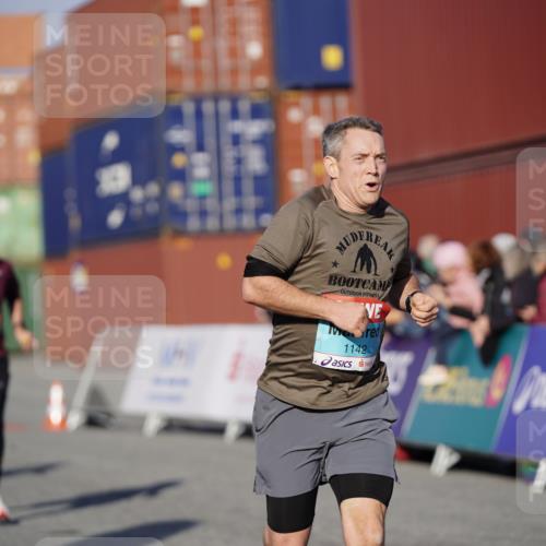 03.10.2025 - Köhlbrandbrückenlauf Michael Burmester http://msf.ph/oto/8995988 03.10.2025 09:58:44 Ziel 1102, 1142, 1215, 2302, 3174 meine-sportfotos.de