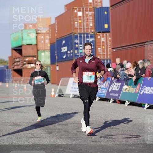 03.10.2025 - Köhlbrandbrückenlauf Michael Burmester http://msf.ph/oto/8996000 03.10.2025 09:58:45 Ziel 1054, 1102, 1142, 1215, 2302, 3174 meine-sportfotos.de
