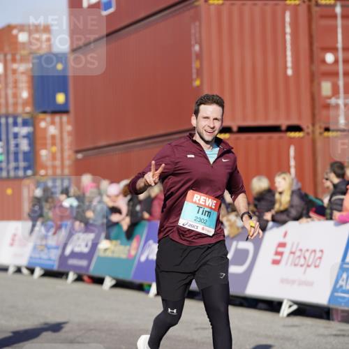03.10.2025 - Köhlbrandbrückenlauf Michael Burmester http://msf.ph/oto/8996017 03.10.2025 09:58:46 Ziel 1054, 1102, 1142, 1215, 2302, 3174 meine-sportfotos.de