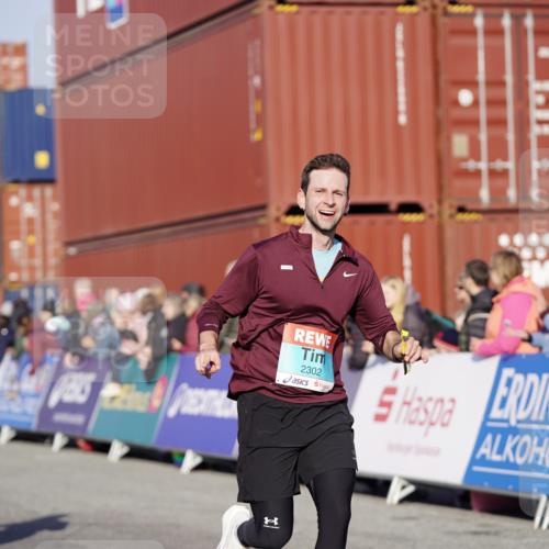 03.10.2025 - Köhlbrandbrückenlauf Michael Burmester http://msf.ph/oto/8996023 03.10.2025 09:58:47 Ziel 1054, 1142, 1215, 2302, 3174 meine-sportfotos.de