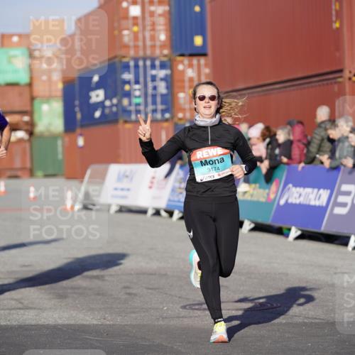 03.10.2025 - Köhlbrandbrückenlauf Michael Burmester http://msf.ph/oto/8996027 03.10.2025 09:58:47 Ziel 1054, 1142, 1215, 2302, 3174 meine-sportfotos.de