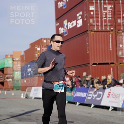 03.10.2025 - Köhlbrandbrückenlauf Michael Burmester http://msf.ph/oto/8996059 03.10.2025 09:58:50 Ziel 1054, 1142, 1215, 2302, 3174 meine-sportfotos.de