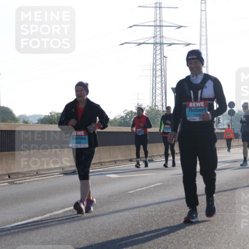 03.10.2025 - Köhlbrandbrückenlauf Luisa Fischer http://msf.ph/oto/8996060 03.10.2025 10:27:19 Position 3 2236, 1928 meine-sportfotos.de