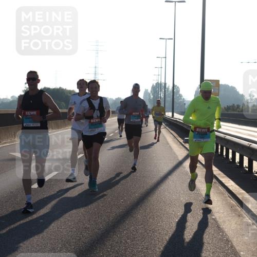 03.10.2025 - Köhlbrandbrückenlauf Fabian Wolf http://msf.ph/oto/8996066 03.10.2025 09:12:22 Position 3 1017, 3153, 3460 meine-sportfotos.de