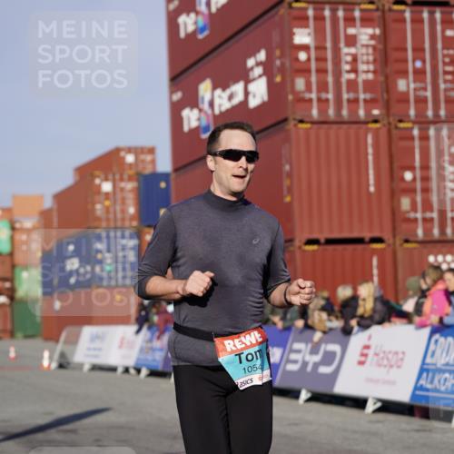 03.10.2025 - Köhlbrandbrückenlauf Michael Burmester http://msf.ph/oto/8996067 03.10.2025 09:58:50 Ziel 1054, 1142, 1215, 2302, 3174 meine-sportfotos.de