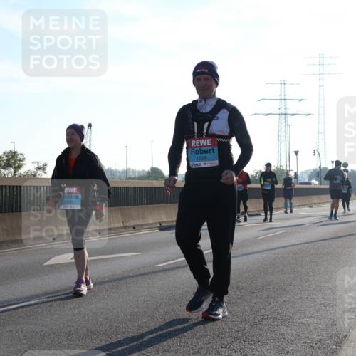 03.10.2025 - Köhlbrandbrückenlauf Luisa Fischer http://msf.ph/oto/8996076 03.10.2025 10:27:21 Position 3 1928 meine-sportfotos.de