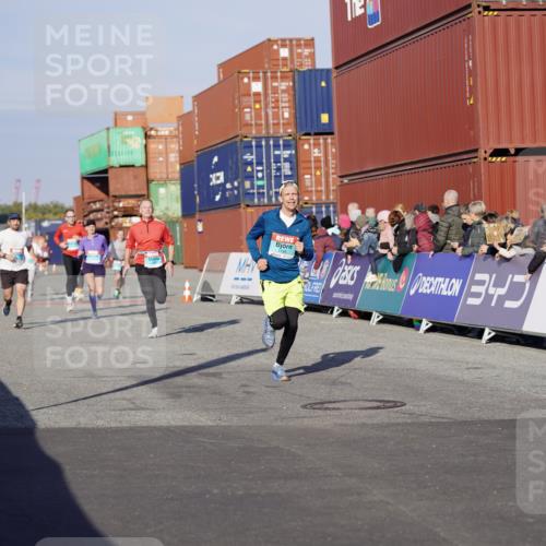 03.10.2025 - Köhlbrandbrückenlauf Michael Burmester http://msf.ph/oto/8996077 03.10.2025 09:58:55 Ziel 1054, 1107, 1185, 1215, 1271, 1383, 3358 meine-sportfotos.de