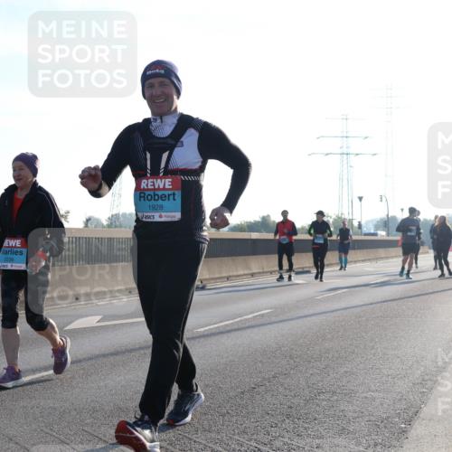 03.10.2025 - Köhlbrandbrückenlauf Luisa Fischer http://msf.ph/oto/8996080 03.10.2025 10:27:22 Position 3 2236, 1928, 1 meine-sportfotos.de
