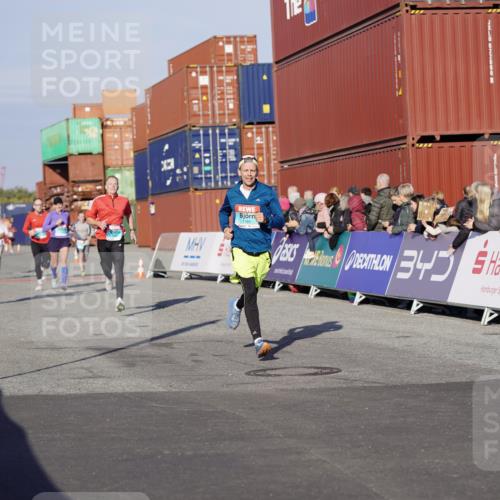 03.10.2025 - Köhlbrandbrückenlauf Michael Burmester http://msf.ph/oto/8996087 03.10.2025 09:58:55 Ziel 1054, 1107, 1185, 1215, 1271, 1383, 3358 meine-sportfotos.de