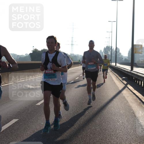 03.10.2025 - Köhlbrandbrückenlauf Fabian Wolf http://msf.ph/oto/8996088 03.10.2025 09:12:23 Position 3 1017, 3153, 1174, 346 meine-sportfotos.de