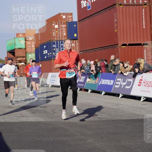03.10.2025 - Köhlbrandbrückenlauf Michael Burmester http://msf.ph/oto/8996105 03.10.2025 09:58:57 Ziel 1054, 1063, 1107, 1185, 1271, 1383, 1617, 3358, 3837 meine-sportfotos.de