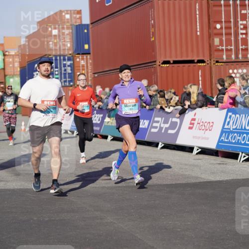03.10.2025 - Köhlbrandbrückenlauf Michael Burmester http://msf.ph/oto/8996137 03.10.2025 09:58:59 Ziel 1063, 1107, 1185, 1271, 1383, 1617, 3155, 3358, 3837 meine-sportfotos.de