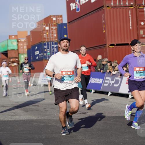 03.10.2025 - Köhlbrandbrückenlauf Michael Burmester http://msf.ph/oto/8996142 03.10.2025 09:59:00 Ziel 1063, 1107, 1185, 1271, 1383, 1617, 3155, 3358, 3837 meine-sportfotos.de