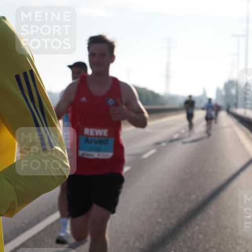 03.10.2025 - Köhlbrandbrückenlauf Fabian Wolf http://msf.ph/oto/8996144 03.10.2025 09:12:29 Position 3 12, 22, 4, 07, 3152 meine-sportfotos.de