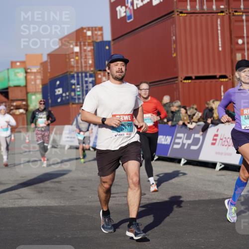 03.10.2025 - Köhlbrandbrückenlauf Michael Burmester http://msf.ph/oto/8996146 03.10.2025 09:59:00 Ziel 1063, 1107, 1185, 1271, 1383, 1617, 3155, 3358, 3837 meine-sportfotos.de