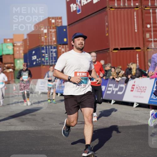 03.10.2025 - Köhlbrandbrückenlauf Michael Burmester http://msf.ph/oto/8996151 03.10.2025 09:59:00 Ziel 1063, 1107, 1185, 1271, 1383, 1617, 3155, 3358, 3837 meine-sportfotos.de