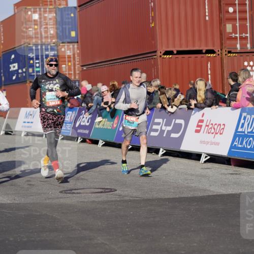 03.10.2025 - Köhlbrandbrückenlauf Michael Burmester http://msf.ph/oto/8996159 03.10.2025 09:59:02 Ziel 1063, 1107, 1185, 1271, 1383, 1617, 3155, 3358, 3837 meine-sportfotos.de