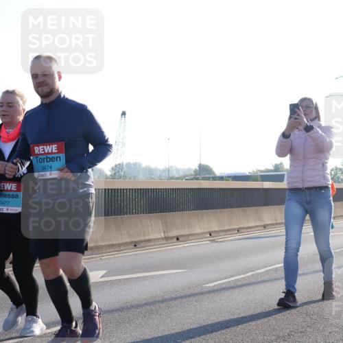 03.10.2025 - Köhlbrandbrückenlauf Luisa Fischer http://msf.ph/oto/8996161 03.10.2025 10:27:34 Position 3 3477, 3474 meine-sportfotos.de