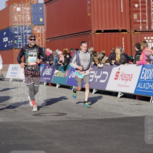 03.10.2025 - Köhlbrandbrückenlauf Michael Burmester http://msf.ph/oto/8996165 03.10.2025 09:59:02 Ziel 1063, 1107, 1185, 1271, 1383, 1617, 3155, 3358, 3837 meine-sportfotos.de