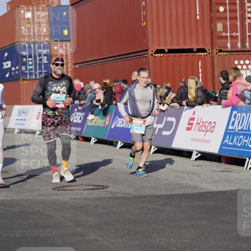 03.10.2025 - Köhlbrandbrückenlauf Michael Burmester http://msf.ph/oto/8996169 03.10.2025 09:59:02 Ziel 1063, 1107, 1185, 1271, 1383, 1617, 3155, 3358, 3837 meine-sportfotos.de
