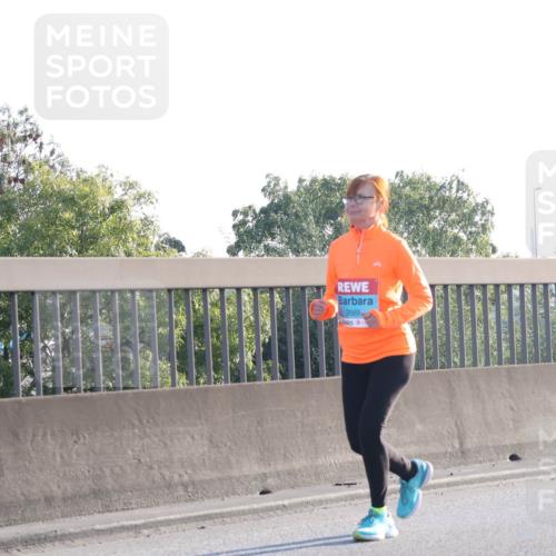 03.10.2025 - Köhlbrandbrückenlauf Luisa Fischer http://msf.ph/oto/8996170 03.10.2025 10:27:43 Position 3 2669 meine-sportfotos.de