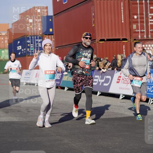03.10.2025 - Köhlbrandbrückenlauf Michael Burmester http://msf.ph/oto/8996183 03.10.2025 09:59:03 Ziel 1063, 1107, 1185, 1271, 1383, 1617, 3155, 3358, 3837 meine-sportfotos.de