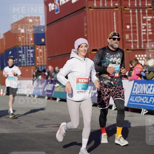 03.10.2025 - Köhlbrandbrückenlauf Michael Burmester http://msf.ph/oto/8996188 03.10.2025 09:59:04 Ziel 1063, 1107, 1271, 1383, 1617, 3155, 3358, 3837 meine-sportfotos.de