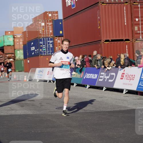 03.10.2025 - Köhlbrandbrückenlauf Michael Burmester http://msf.ph/oto/8996209 03.10.2025 09:59:05 Ziel 1063, 1107, 1271, 1383, 1423, 1617, 3155, 3358, 3837 meine-sportfotos.de