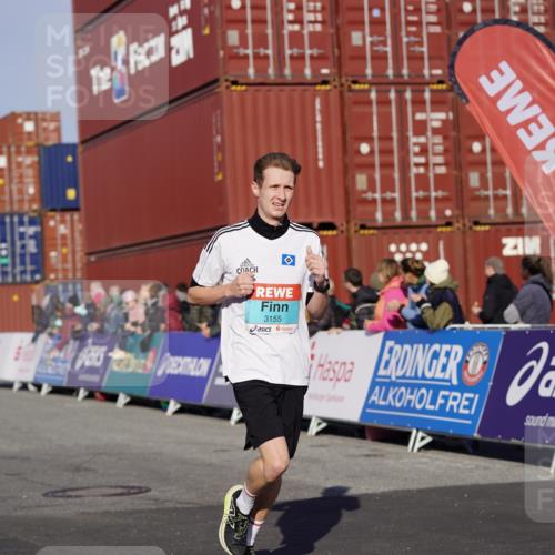 03.10.2025 - Köhlbrandbrückenlauf Michael Burmester http://msf.ph/oto/8996223 03.10.2025 09:59:06 Ziel 1063, 1107, 1383, 1423, 1617, 2948, 3155, 3358, 3837 meine-sportfotos.de