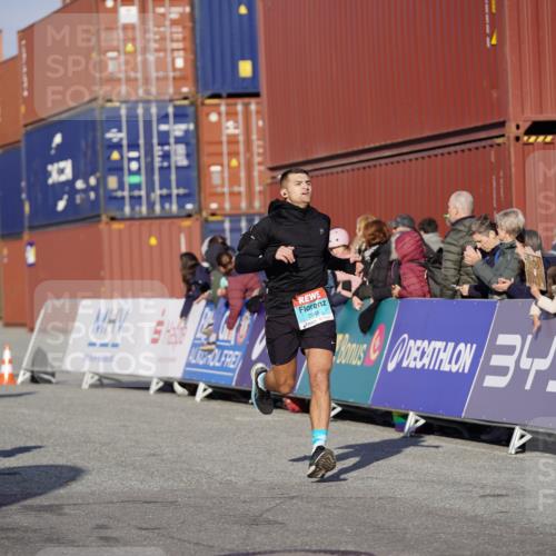 03.10.2025 - Köhlbrandbrückenlauf Michael Burmester http://msf.ph/oto/8996233 03.10.2025 09:59:09 Ziel 1063, 1423, 1617, 2948, 3155, 3340, 3837 meine-sportfotos.de