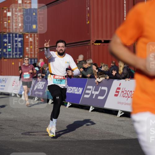 03.10.2025 - Köhlbrandbrückenlauf Michael Burmester http://msf.ph/oto/8996265 03.10.2025 09:59:13 Ziel 1231, 1249, 1398, 1411, 1423, 2948, 3340, 3525 meine-sportfotos.de