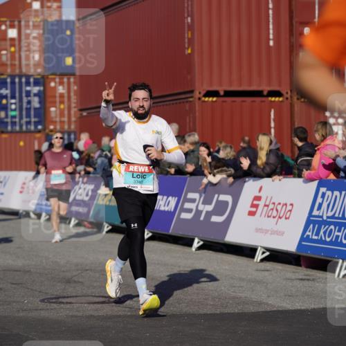 03.10.2025 - Köhlbrandbrückenlauf Michael Burmester http://msf.ph/oto/8996271 03.10.2025 09:59:13 Ziel 1231, 1249, 1398, 1411, 1423, 2948, 3340, 3525 meine-sportfotos.de