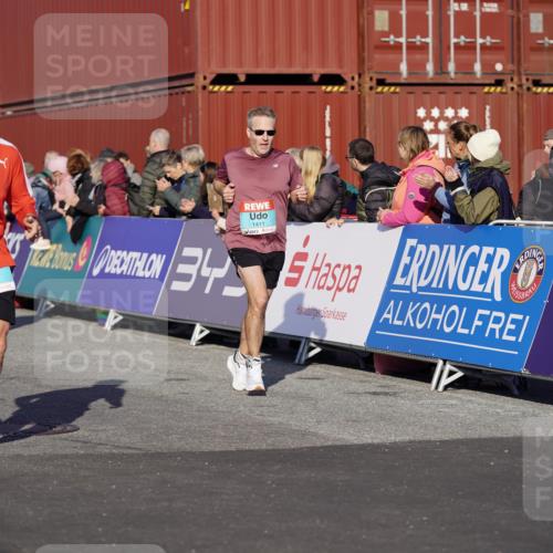 03.10.2025 - Köhlbrandbrückenlauf Michael Burmester http://msf.ph/oto/8996295 03.10.2025 09:59:15 Ziel 1231, 1249, 1269, 1398, 1411, 1423, 2948, 3340, 3514, 3525 meine-sportfotos.de