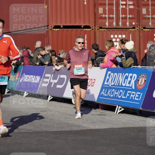 03.10.2025 - Köhlbrandbrückenlauf Michael Burmester http://msf.ph/oto/8996306 03.10.2025 09:59:15 Ziel 1231, 1249, 1269, 1398, 1411, 1423, 2948, 3340, 3514, 3525 meine-sportfotos.de