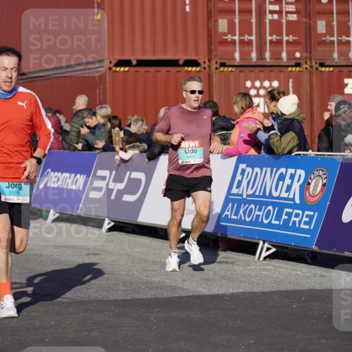 03.10.2025 - Köhlbrandbrückenlauf Michael Burmester http://msf.ph/oto/8996312 03.10.2025 09:59:15 Ziel 1231, 1249, 1269, 1398, 1411, 1423, 2948, 3340, 3514, 3525 meine-sportfotos.de