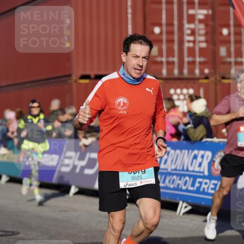 03.10.2025 - Köhlbrandbrückenlauf Michael Burmester http://msf.ph/oto/8996321 03.10.2025 09:59:16 Ziel 1075, 1231, 1249, 1269, 1398, 1411, 1423, 1639, 2948, 3340, 3514, 3525 meine-sportfotos.de