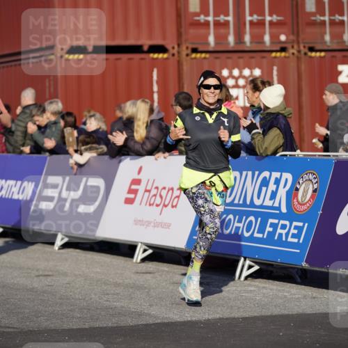 03.10.2025 - Köhlbrandbrückenlauf Michael Burmester http://msf.ph/oto/8996344 03.10.2025 09:59:17 Ziel 1067, 1075, 1197, 1231, 1249, 1269, 1398, 1411, 1423, 1639, 2948, 3340, 3514, 3525 meine-sportfotos.de