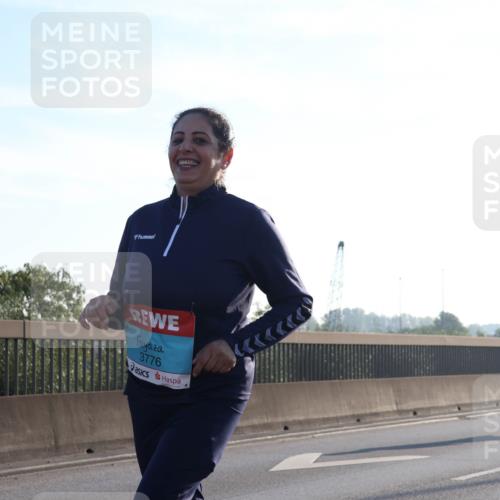 03.10.2025 - Köhlbrandbrückenlauf Luisa Fischer http://msf.ph/oto/8996359 03.10.2025 10:28:28 Position 3 3776 meine-sportfotos.de
