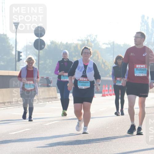 03.10.2025 - Köhlbrandbrückenlauf Luisa Fischer http://msf.ph/oto/8996360 03.10.2025 10:28:35 Position 3 2653, 2650, 2639 meine-sportfotos.de
